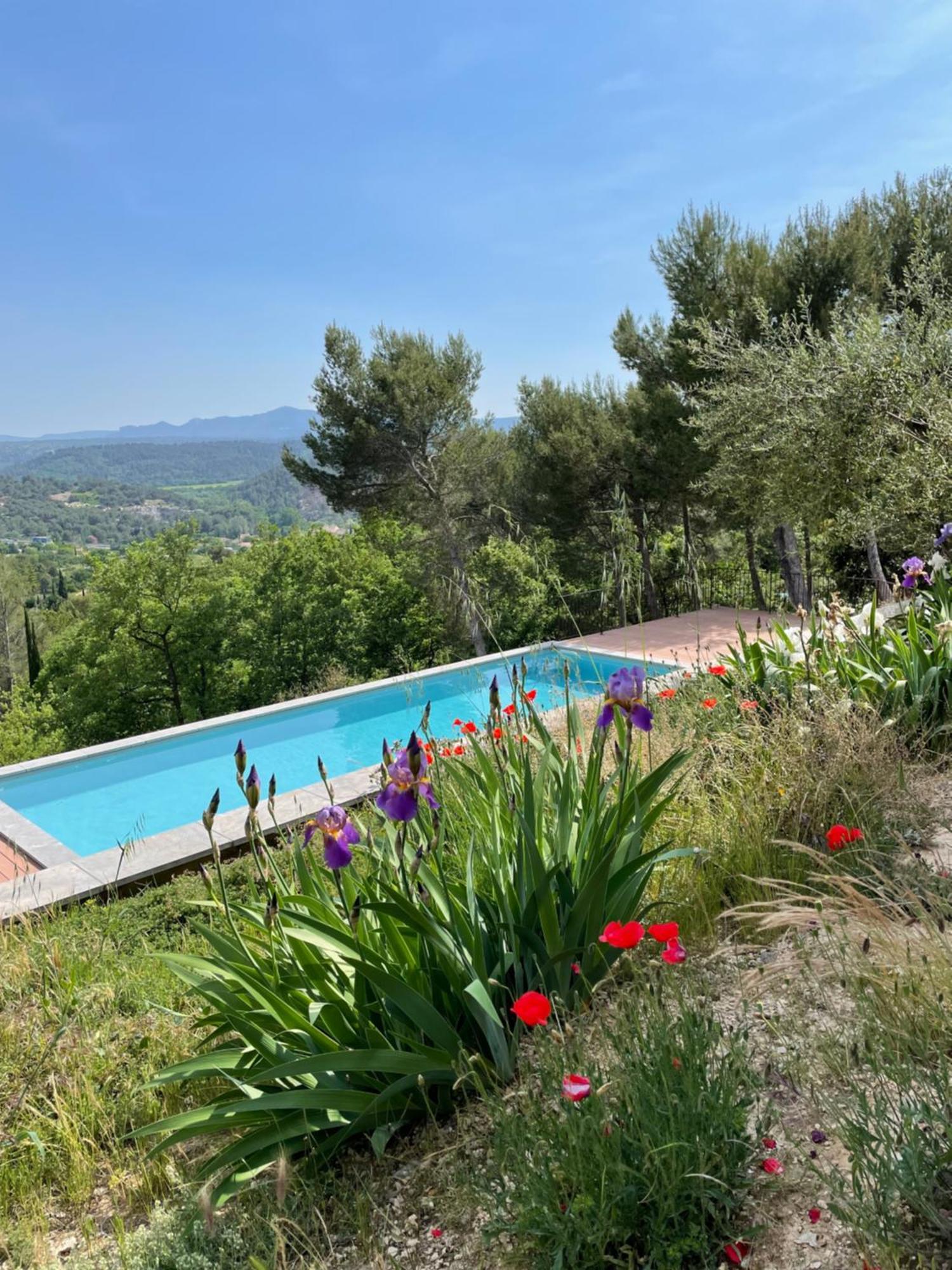 Villa Lumineuse Avec Piscine Clim 1Ere Etage Vue Panoramique Sur Les Montagnes Sur Le Site De La Sainte-Victoire Le Tholonet Exteriér fotografie